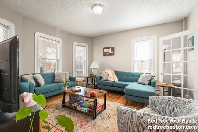 155 Spruce St, Unit 1 in Watertown, MA - Building Photo - Building Photo