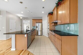 25 Creekside Ct in Secaucus, NJ - Building Photo - Building Photo