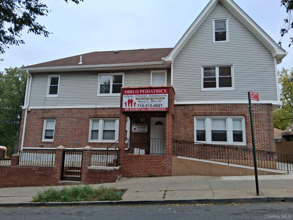 601 E 226th St in Bronx, NY - Building Photo