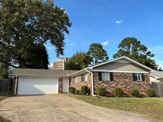 1220 Twin Lakes Dr in Little Rock, AR - Building Photo - Building Photo