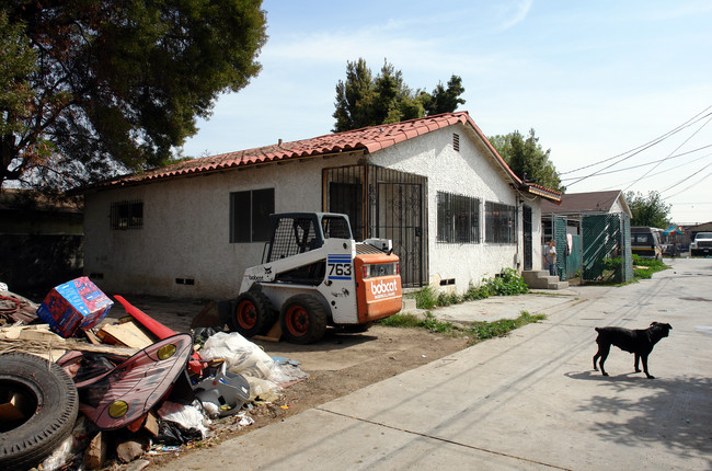 10910-10912 Larch Ave in Inglewood, CA - Building Photo - Building Photo