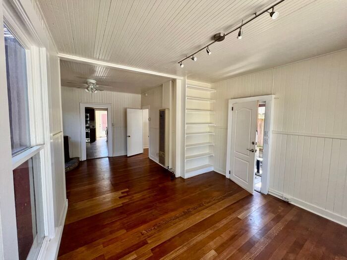 307 5th St in Pacific Grove, CA - Building Photo