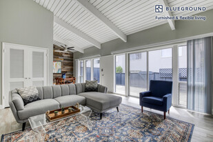 801 Middlefield Rd in Palo Alto, CA - Building Photo