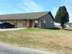 202 Blue Bell Ct in Weatherford, TX - Building Photo