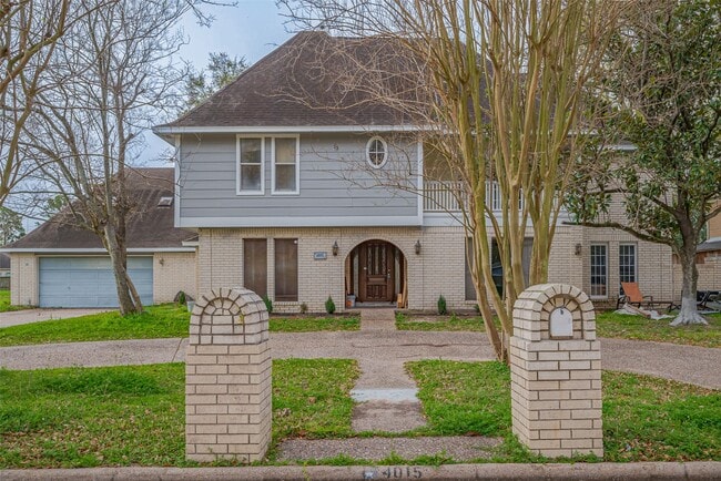 4015 Black Locust Dr