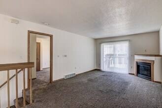 1120 Weather Ridge Rd, Unit 4 in Chippewa Falls, WI - Foto de edificio - Building Photo