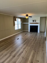 2215 Wildcat Creek Rd in Chapel Hill, NC - Foto de edificio - Building Photo