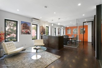 180 E 94th St in New York, NY - Building Photo - Interior Photo