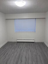 822 Premier St in North Vancouver, BC - Building Photo - Building Photo