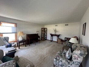 6547 Deerpath Ct in Lisle, IL - Building Photo - Building Photo