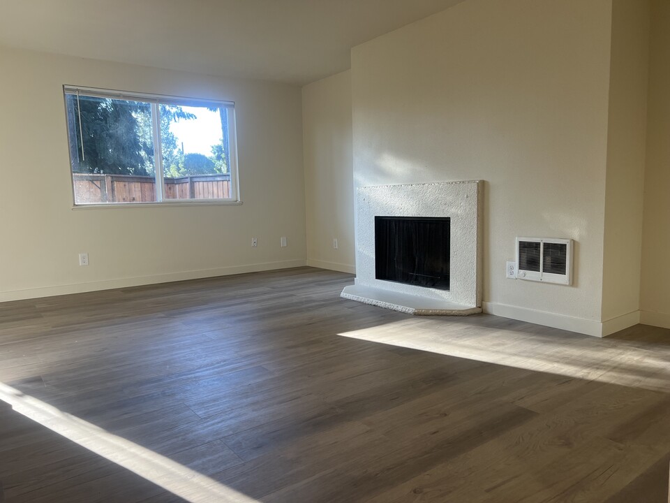 Westview Townhomes in Milwaukie, OR - Building Photo