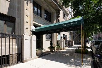 257 W 86th St in New York, NY - Foto de edificio - Building Photo
