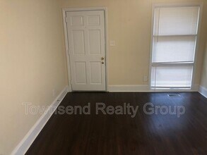 3649 Dresden Dr E in Charlotte, NC - Building Photo - Building Photo