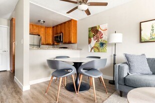 Woodland Trio Apartments in North Hollywood, CA - Building Photo