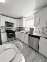 243 Sunshine Cir in Bridgeport, CT - Building Photo - Building Photo