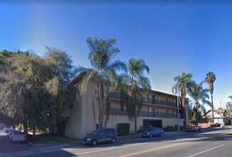 3341 E Wilton St in Long Beach, CA - Foto de edificio - Building Photo