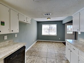 2142 Oak Shores Dr in Humble, TX - Foto de edificio - Building Photo