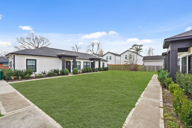 4802 Cruse Rd in Houston, TX - Building Photo - Building Photo