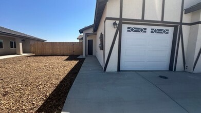 9004 Canyon St in Bakersfield, CA - Building Photo - Building Photo