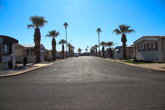 Meridian Mobile Home Park in Apache Junction, AZ - Foto de edificio - Building Photo