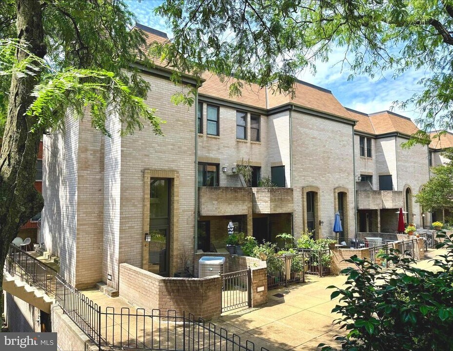 1325 13th St NW in Washington, DC - Building Photo