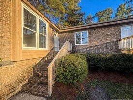 527 Coronation Dr in Fayetteville, NC - Building Photo