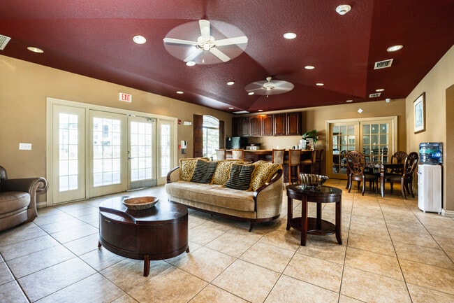 Carolina Club Apartments in Daytona Beach, FL - Building Photo - Interior Photo