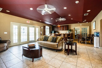 Carolina Club Apartments in Daytona Beach, FL - Foto de edificio - Interior Photo