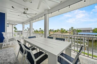256 Ibis St in Fort Myers Beach, FL - Foto de edificio - Building Photo