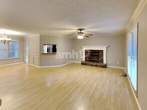 420 Etowah Valley Way in Woodstock, GA - Foto de edificio - Building Photo