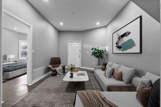 467-469-469 Summer Ave, Unit 1 in Newark, NJ - Building Photo - Building Photo