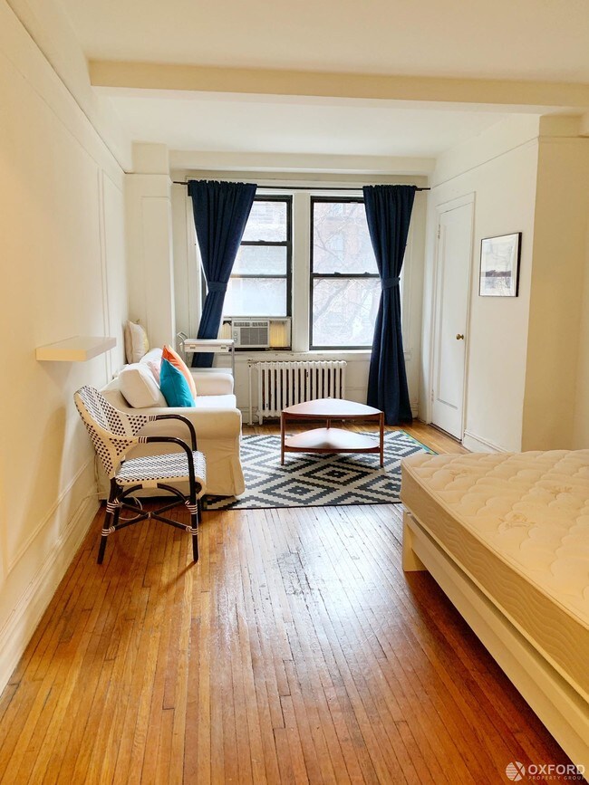 457 W 57th St-Unit -303 in New York, NY - Building Photo - Building Photo