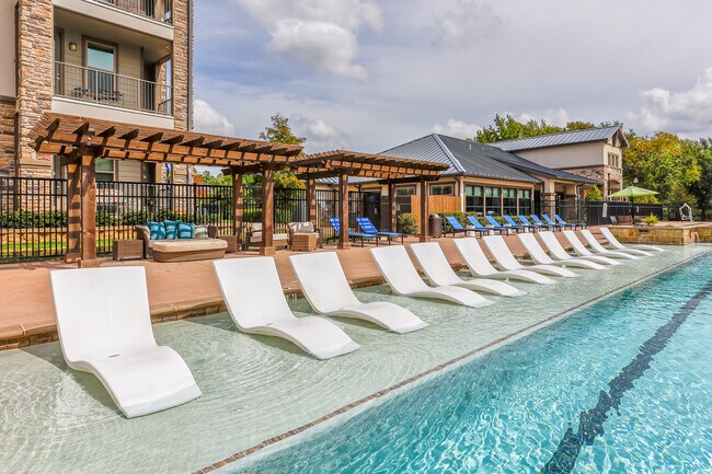 Auberge of Tyler in Tyler, TX - Foto de edificio - Building Photo