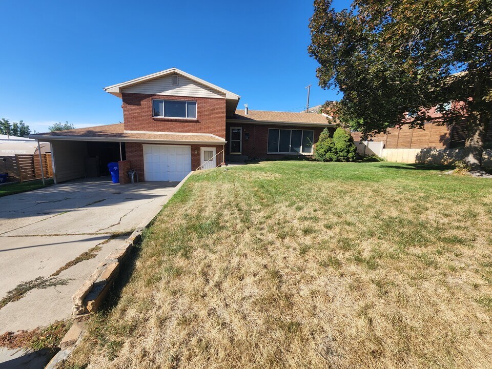 805 E 1050 N in Bountiful, UT - Foto de edificio