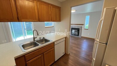 20890 SW Eggert Way in Aloha, OR - Building Photo - Building Photo