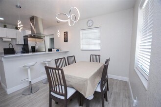 6515 La Mesa Cir in Tampa, FL - Building Photo - Building Photo