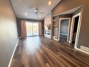 8764 Coffman Path in Inver Grove Heights, MN - Foto de edificio - Building Photo