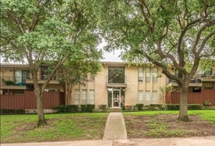 5838 Sandhurst Ln in Dallas, TX - Building Photo