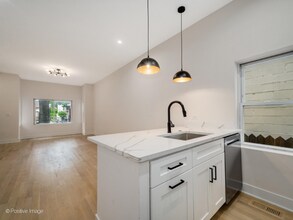 2142 N Maplewood Ave in Chicago, IL - Building Photo - Building Photo