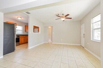 321 W Dicie Ave in Eustis, FL - Foto de edificio - Building Photo