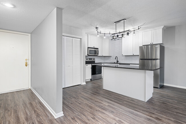 The Marseilles Apartments in Fairway, KS - Building Photo - Building Photo