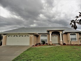 8850 Napa Loop in New Port Richey, FL - Building Photo