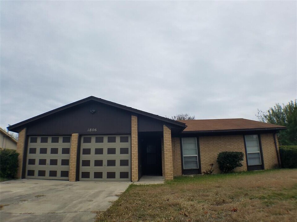 1806 Stardust St in Killeen, TX - Building Photo