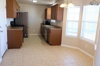 5027 Cy Young Dr in Wichita Falls, TX - Building Photo - Building Photo