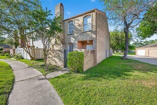 8646 Maplecrest Dr in Houston, TX - Building Photo