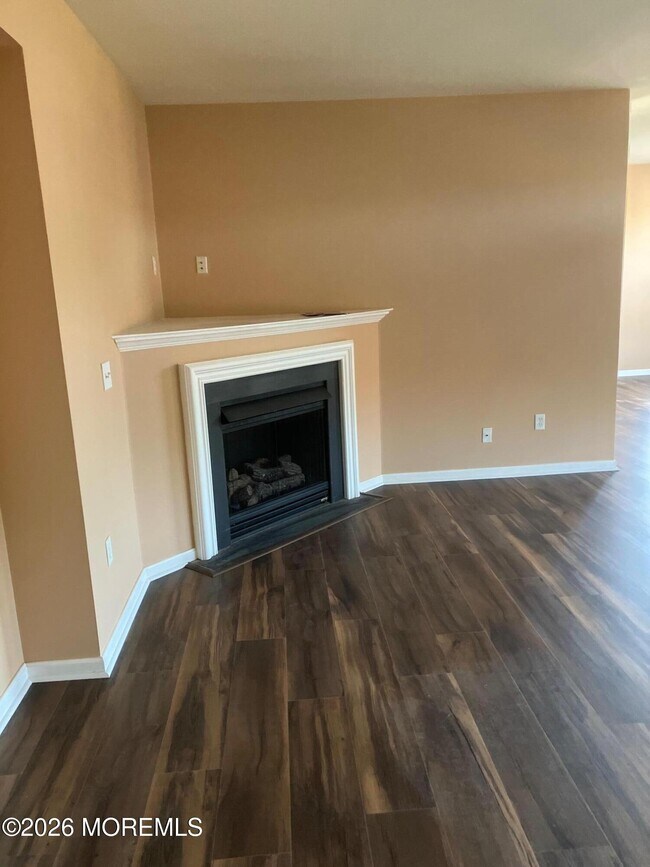 335 St Andrews Pl in Englishtown, NJ - Building Photo - Building Photo