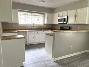 1907 Aldates Dr in Houston, TX - Building Photo - Building Photo