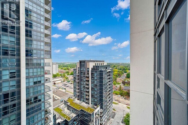 20 Meadowglen Pl in Toronto, ON - Building Photo - Building Photo