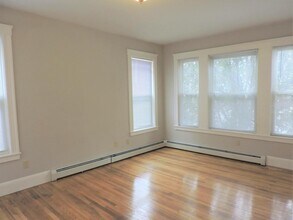9 Beacon St, Unit 1 in Somerville, MA - Foto de edificio - Building Photo