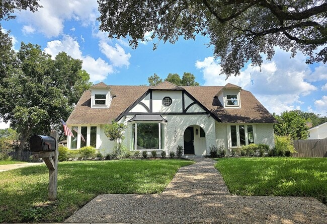 property at 1507 Village Green Ct